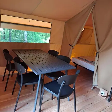 Au Bord De Loire Parque de Campismo